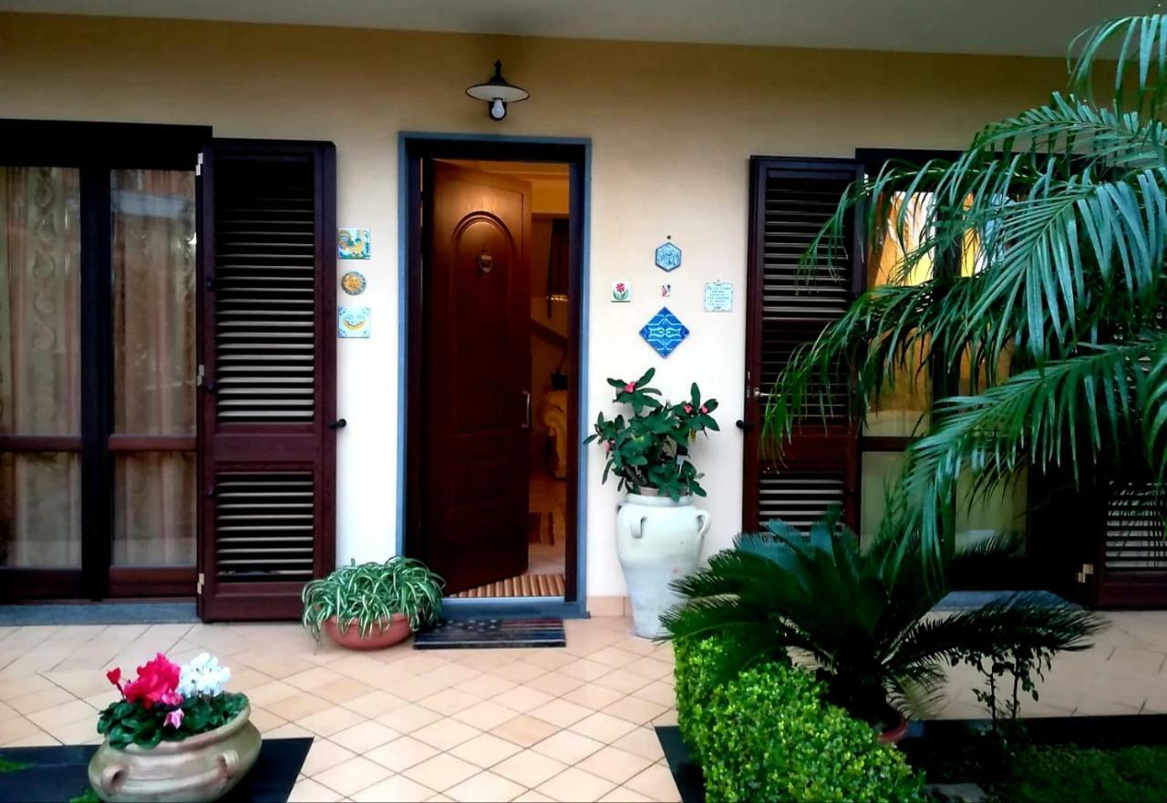 Casa Vacanze Etna Cocus ซานตา เวเนรินา ภายนอก รูปภาพ