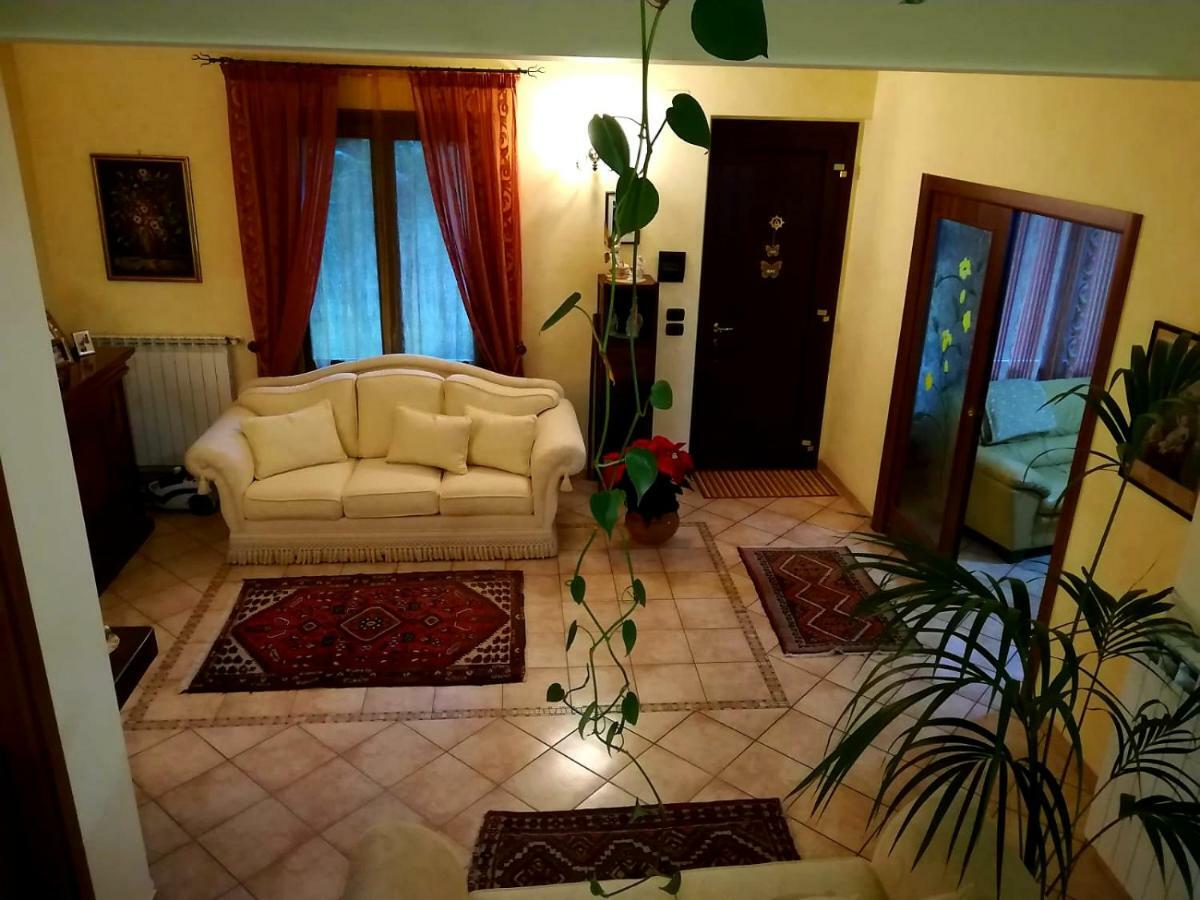 Casa Vacanze Etna Cocus ซานตา เวเนรินา ภายนอก รูปภาพ